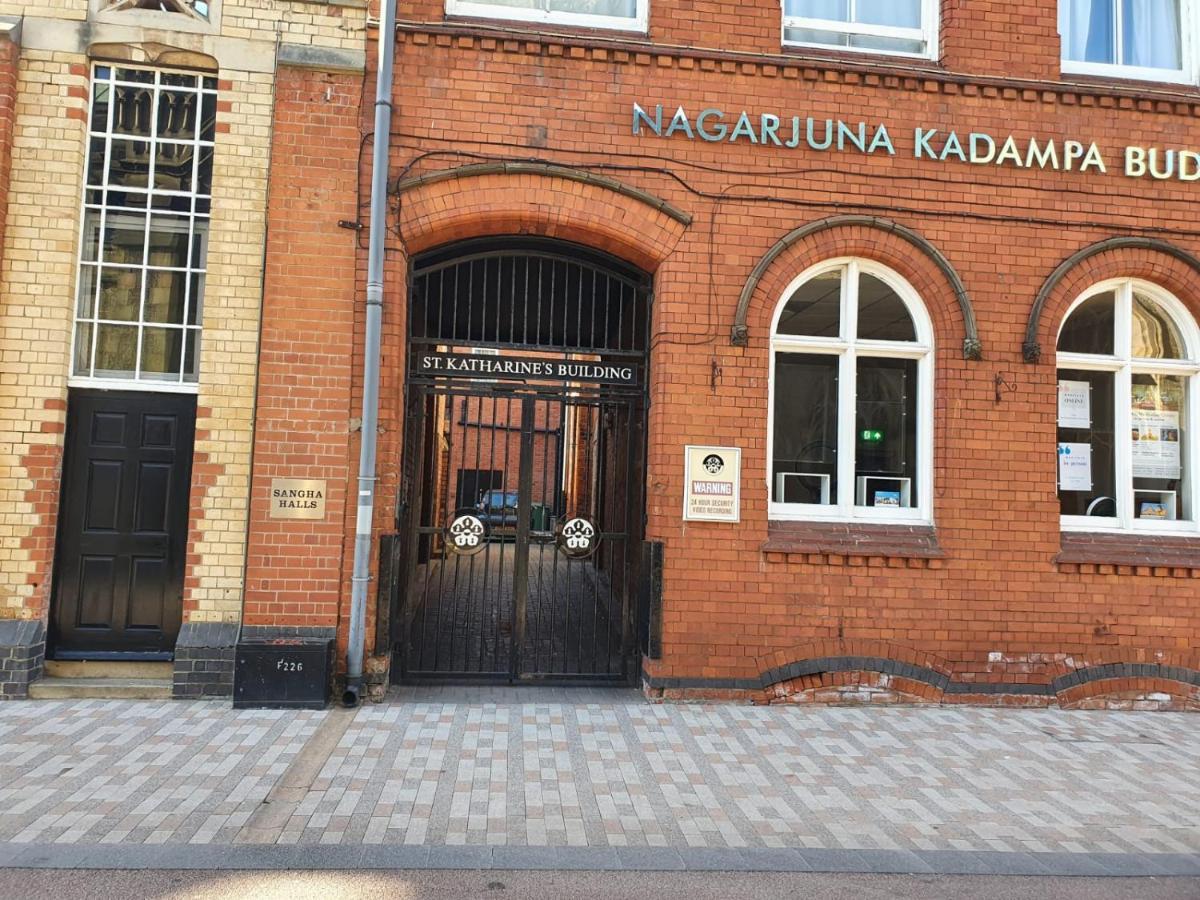 D19 Sangha Hall Leicester Eksteriør bilde